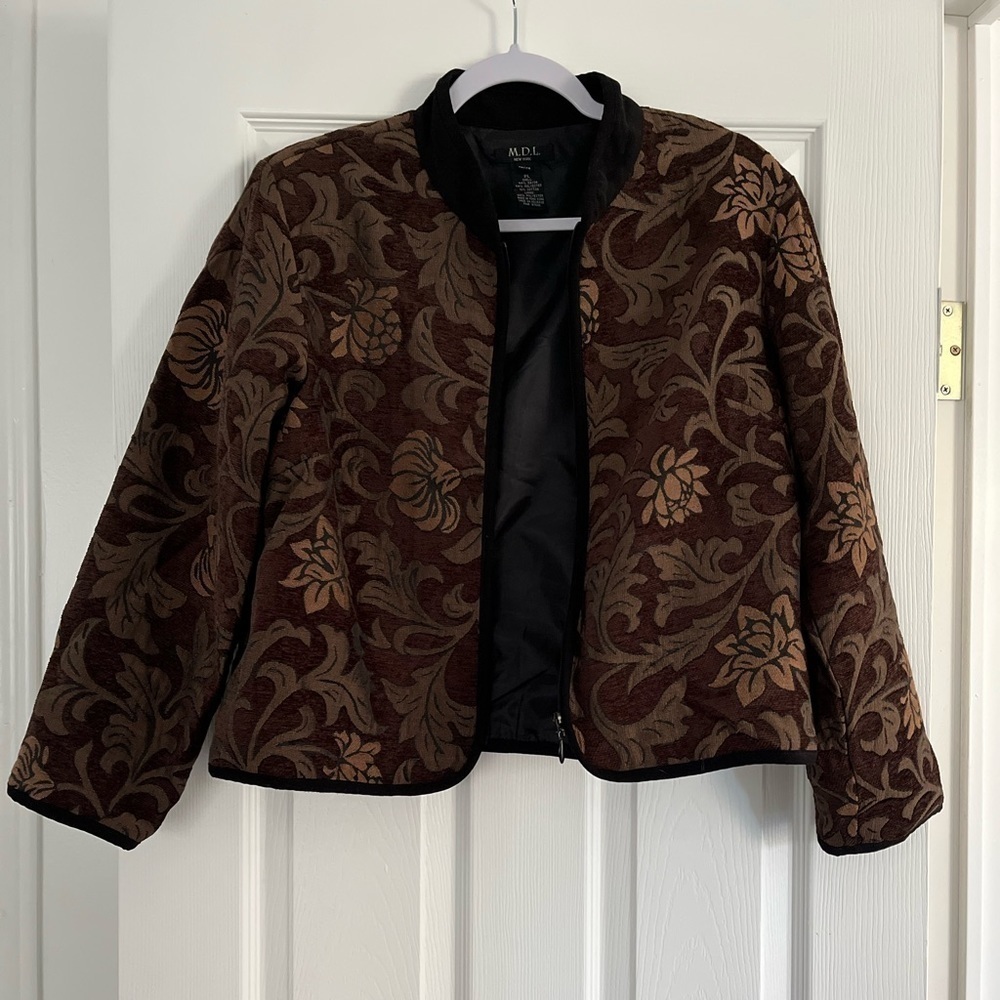 𝅺M.D.L. New York Polyester, Rayon and Cotton Jacket with zipper in front.